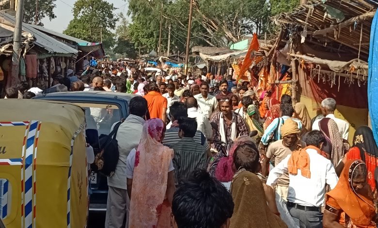 गंगा में हजारों श्रद्धालुओं ने लगाई  आस्था की डुबकियां