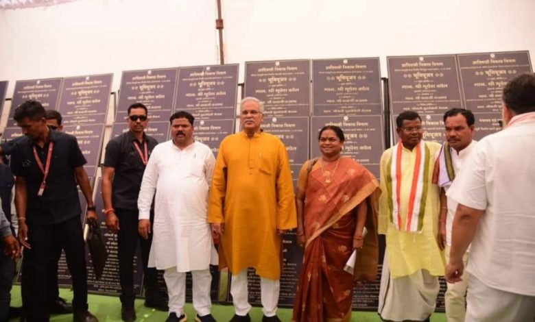 भूपेश बघेल ने विकास कार्यों का किया लोकार्पण एवं शिलान्यास