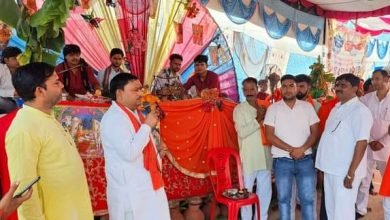 अमांपुर:विधायक हरिओम वर्मा ने दीप प्रज्वलित कर व फीता काटकर किया श्रीमद् भागवत का शुभारंभ,त्याग के बाद ही धुव्र ने पाया भगवान को, आचार्य धर्मेंद्र शास्त्री