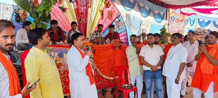 अमांपुर:विधायक हरिओम वर्मा ने दीप प्रज्वलित कर व फीता काटकर किया श्रीमद् भागवत का शुभारंभ,त्याग के बाद ही धुव्र ने पाया भगवान को, आचार्य धर्मेंद्र शास्त्री