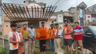 कासगंज: अखिल भारतीय विद्यार्थी परिषद द्वारा, छत्रपति शिवाजी पार्क में किया वृक्षारोपण