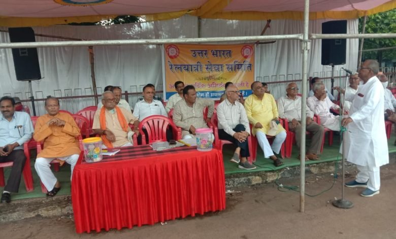 भिलाई:5 सूत्रीय मांगों को लेकर उत्तर भारत रेल सेवा समिति ने किया धरना प्रदर्शन भिलाई:5 सूत्रीय मांगों को लेकर उत्तर भारत रेल सेवा समिति ने किया धरना प्रदर्शन