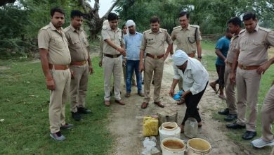 बदायूं: आबकारी निरीक्षक रोहित शर्मा के नेतृत्व में 50 लीटर अबैध शराब बरामद