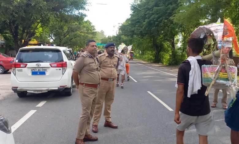 कासगंज: कावड़िए की मौत के बाद हरकत में आया प्रशासन, व्यवस्था परखने पहुंचे- डीआईजी कासगंज: कावड़िए की मौत के बाद हरकत में आया प्रशासन, व्यवस्था परखने पहुंचे- डीआईजी