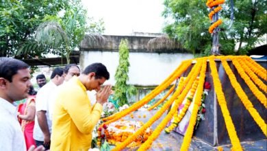 भिलाई: शहीद कौशल यादव को विधायक देवेंद्र ने दी श्रद्धाजंलि….