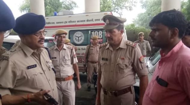 उत्तर प्रदेश:बदायूं में ट्रैक्टर चालक ने कावड़ियों को रौदा,इलाज के दौरान एक कावड़िए की मौत उत्तर प्रदेश:बदायूं में ट्रैक्टर चालक ने कावड़ियों को रौदा,इलाज के दौरान एक कावड़िए की मौत