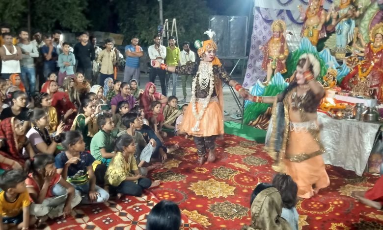 मानपुर नगरिया:देवी.जागरण में कलाकारों ने भक्तों को थिरकनें को मजबूर कर दिया