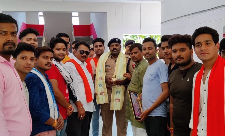 हिन्दू युवा वाहिनी कार्यकर्ताओं ने गौकशों के विरुद्ध कार्यवाही किये जाने की माँग की