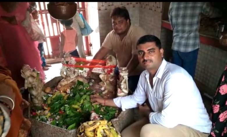 कासगंज:अमांपुर में भी उमड़ा श्रद्धालुओं का सैलाब,सावन के प्रथम सोमवार को बम भोले की गूंज