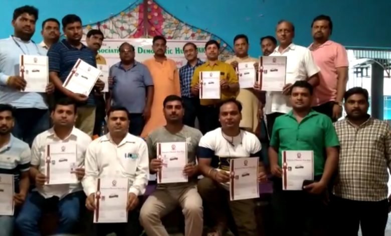 अमांपुर: एसोसिएशन ऑफ डेमोक्रेटिक ह्यूमन राइट्स ने पादाधिकारियों को दिए प्रमाण पत्र अमांपुर: एसोसिएशन ऑफ डेमोक्रेटिक ह्यूमन राइट्स ने पादाधिकारियों को दिए प्रमाण पत्र
