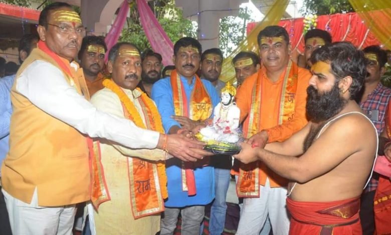 भिलाई:राज राजेश्वरी मंदिर में प्रदेश भाजपा संगठन महामंत्री पवन साय और बोल बंम सेवा एंव कल्याण समिति के अध्यक्ष दया सिहं ने पूजा अर्चना की भिलाई:राज राजेश्वरी मंदिर में प्रदेश भाजपा संगठन महामंत्री पवन साय और बोल बंम सेवा एंव कल्याण समिति के अध्यक्ष दया सिहं ने पूजा अर्चना की