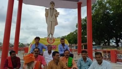 कासगंज: मुख्यमंत्री के ऑफिस ट्वीट के बाद तुलसी जन्म स्थान प्रकरण को लेकर ब्राह्मण कल्याण सभा ने दिया धरना,चलाया हस्ताक्षर अभियान सोरों के तुलसी पार्क पर 2 घंटे का दिया धरना