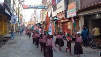 कासगंज: कासगंज में स्कूल के छात्र छात्राओं द्वारा निकली गई तिरंगा यात्रा,हर घर तिरंगा फहराने को किया जागरूक