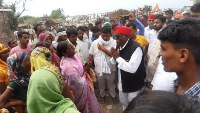 कासगंज: पटियाली के बरौना में गंगा कटान का जायजा लेने सपा जिलाध्यक्ष पूर्व सांसद कुंवर देवेंद्र सिंह यादव पहुंचे