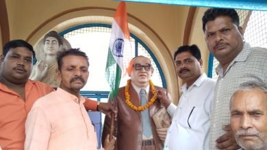 कासगंज: डाॅ भीमराव आंबेडकर भवन व शहीद अखंड प्रताप सिंह भवन पर फहराया तिरंगा झंडा।
