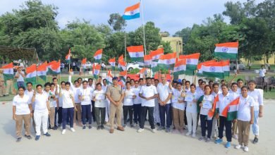 कासगंज: आजादी के अमृत महोत्सव पर पुलिस लाइन में महिलाओं की हाफ मैराथन दौड़ का आयोजन