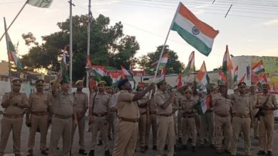 कासगंज: आजादी के अमृत महोत्सव के दौरान एसपी के नेतृत्व में सेंकडो पुलिस कर्मियों ने निकाली तिरंगा यात्रा
