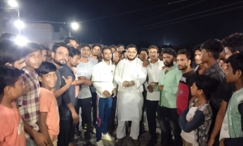 कासगंज: राहिम मेमोरियल नाइट नगमी क्रिकेट टूर्नामेंट का मैच खेले गए कासगंज: राहिम मेमोरियल नाइट नगमी क्रिकेट टूर्नामेंट का मैच खेले गए
