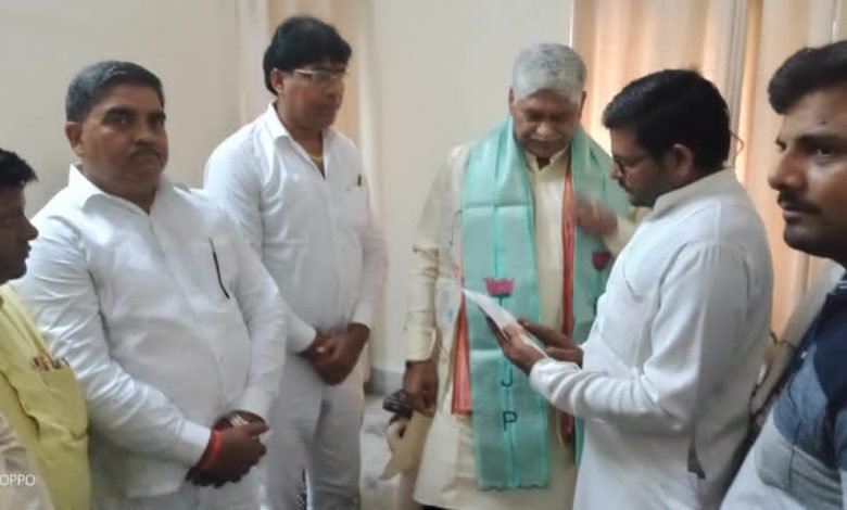 कासगंज: तुलसी जन्म स्थान को लेकर ब्राह्मण कल्याण सभा ने राज्य मंत्री को सौंपा ज्ञापन