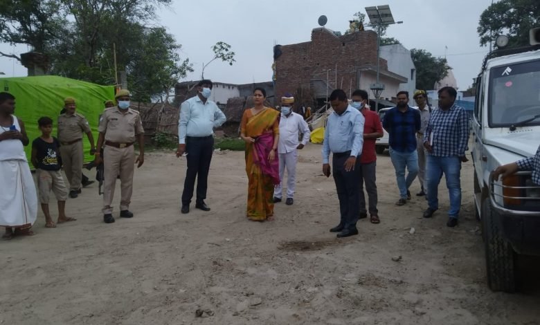 कासगंज: डीएम ने श्रावण के चतुर्थ सोमवार की कांवड़ यात्रा व्यवस्थाओ को लेकर लहरा गंगा घाट का किया निरिक्षण कासगंज: डीएम ने श्रावण के चतुर्थ सोमवार की कांवड़ यात्रा व्यवस्थाओ को लेकर लहरा गंगा घाट का किया निरिक्षण