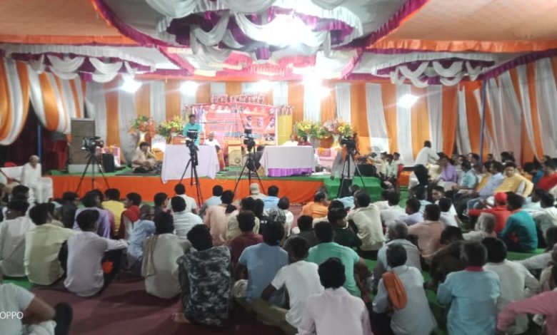 कासगंज: तुलसी जयंती महोत्सव में जबाबी कीर्तन का आयोजन,कार्यक्रम में विभिन्न नेताओं ने शिरकत की कासगंज: तुलसी जयंती महोत्सव में जबाबी कीर्तन का आयोजन,कार्यक्रम में विभिन्न नेताओं ने शिरकत की