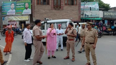कासगंज: सहावर पुलिस और उपजिलाधिकारी ने किया पैदल फ्लैग मार्च, क्षेत्रीय लोगों को दिया सुरक्षा का संदेश