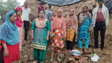 कासगंज: तेज बारिश होने से. गिरी दीवार, बाल-बाल बचें परिवार के लोग