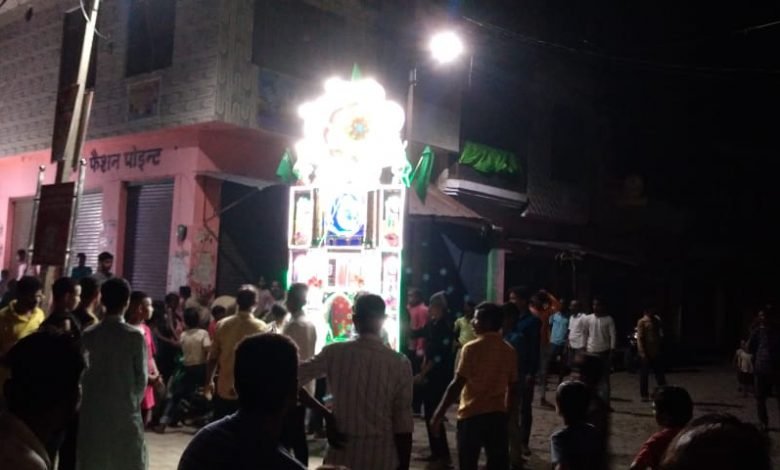 कासगंज: अमांपुर में अलम का जुलूस निकाला गया कासगंज: अमांपुर में अलम का जुलूस निकाला गया