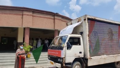 कासगंज: विकास भवन से निकाली गयी जागरूकता बाईक रैली, प्रचार वाहन का जिलाधिकारी ने हरी झंडी दिखा रवाना किया।
