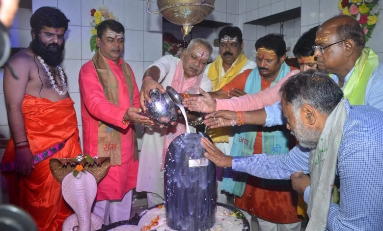 भिलाई: RSS, हिंदू संगठन के नेताओं संग हुआ रुद्रमहाभिषेक दया सिंह के आमंत्रण पर पहुंचे कोशलेंद्र प्रताप सिंह,देश में खुशहाली की कामना की