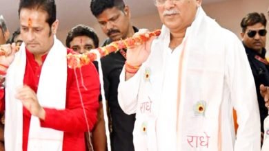 रायपुर: राजधानी में सीएम भूपेश बघेल भव्य कांवड़ यात्रा में शामिल हुए,सीएम ने की पूजा अर्चना,सड़क पर बोल बंम का नारा लगातें नजर आए सीएम