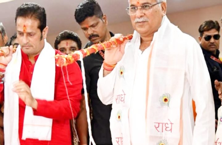 रायपुर: राजधानी में सीएम भूपेश बघेल भव्य कांवड़ यात्रा में शामिल हुए,सीएम ने की पूजा अर्चना,सड़क पर बोल बंम का नारा लगातें नजर आए सीएम रायपुर: राजधानी में सीएम भूपेश बघेल भव्य कांवड़ यात्रा में शामिल हुए,सीएम ने की पूजा अर्चना,सड़क पर बोल बंम का नारा लगातें नजर आए सीएम
