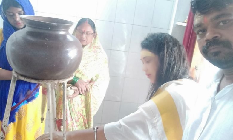 भिलाई: सावन के अंतिम सोमवार को समाज सेविका रश्मि साव ने किया रुद्राभिषेक भिलाई: सावन के अंतिम सोमवार को समाज सेविका रश्मि साव ने किया रुद्राभिषेक