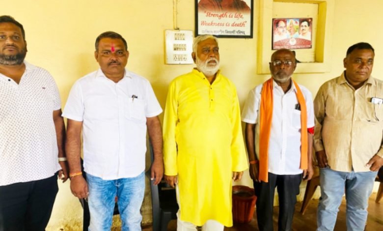 भिलाई: यादव समाज ने श्रीकृष्ण जन्माष्टमी में शामिल होनें को पूर्व मंत्री प्रेमप्रकाश पांडे को दिया निमंत्रण भिलाई: यादव समाज ने श्रीकृष्ण जन्माष्टमी में शामिल होनें को पूर्व मंत्री प्रेमप्रकाश पांडे को दिया निमंत्रण