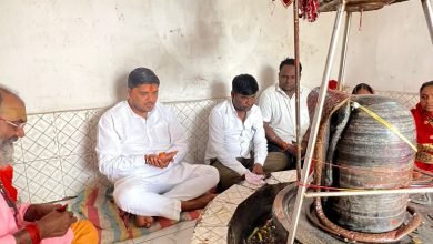 भिलाई: खुर्सीपार पहुंचें अतुल पर्वत ने किया भगवान शिव का रूद्राभिषेक,खुशहाली की कामना की