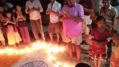 कासगंज: सोरों के गाँव पटकियाॅं में स्वतंत्रता दिवस पर देररात को भारत का चित्र बनाया,भव्य आरती का आयोजन