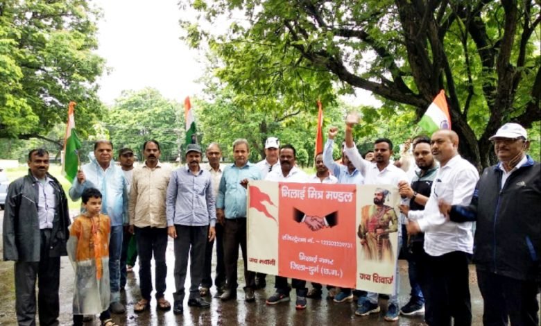 भिलाई: स्वतंत्रता दिवस पर मित्र मंडल एवं छत्रपति शिवाजी मित्र मंडल के द्वारा तिरंगा बाइक रैली निकाली भिलाई: स्वतंत्रता दिवस पर मित्र मंडल एवं छत्रपति शिवाजी मित्र मंडल के द्वारा तिरंगा बाइक रैली निकाली
