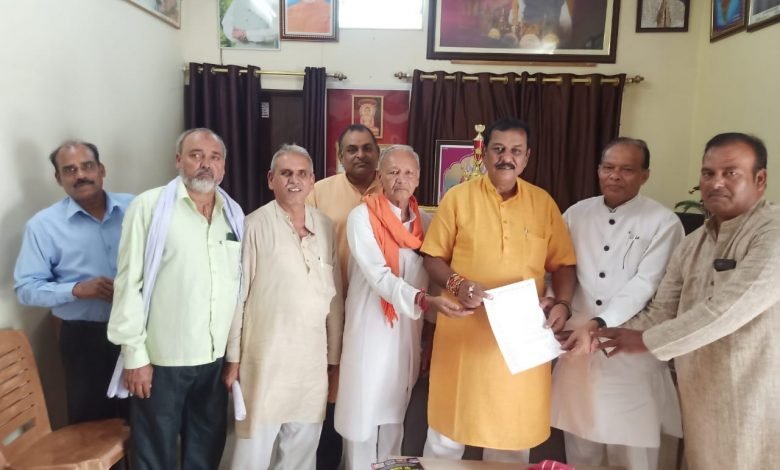 भिलाई: रेल आंदोलन समिति के प्रतिनिधि मंडल ने सांसद विजय बघेल को रेल मंत्री के नाम पत्र सौपा भिलाई: रेल आंदोलन समिति के प्रतिनिधि मंडल ने सांसद विजय बघेल को रेल मंत्री के नाम पत्र सौपा