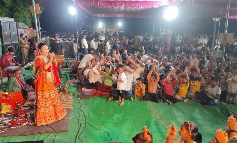 कासगंज: मानपुर नगरिया में जन्माष्टमी पर आर्केस्ट्रा भजन संध्या का आयोजन कासगंज: मानपुर नगरिया में जन्माष्टमी पर आर्केस्ट्रा भजन संध्या का आयोजन