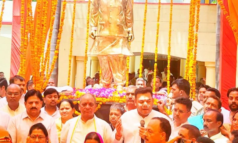 कासगंज: बाबूजी कल्याण सिंह की प्रतिमा अनावरण हुआ,भाजपा नेता दिग्गज नेता हुए शामिल कासगंज: बाबूजी कल्याण सिंह की प्रतिमा अनावरण हुआ,भाजपा नेता दिग्गज नेता हुए शामिल