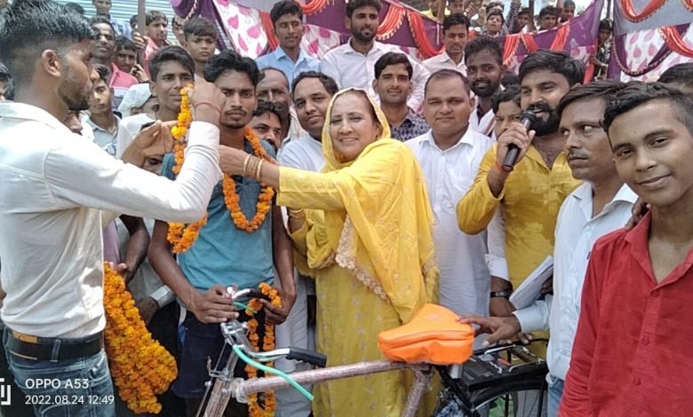 कासगंज: सपा विधायक नादिरा सुल्तान ने विशाल दौड़ प्रतियोगिता का फीता काटकर किया शुभारंभ कासगंज: सपा विधायक नादिरा सुल्तान ने विशाल दौड़ प्रतियोगिता का फीता काटकर किया शुभारंभ