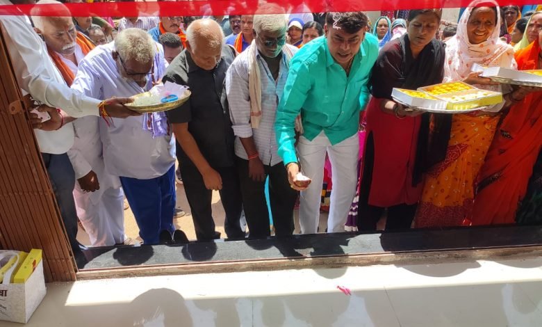 भिलाई: वार्ड-44 खुर्सीपार में वार्डवासियों ने किया गणेश पंडाल का लोकार्पण, दया सिंह के पार्षद बनते ही मंच व भवन का हुआ निर्माण भिलाई: वार्ड-44 खुर्सीपार में वार्डवासियों ने किया गणेश पंडाल का लोकार्पण, दया सिंह के पार्षद बनते ही मंच व भवन का हुआ निर्माण