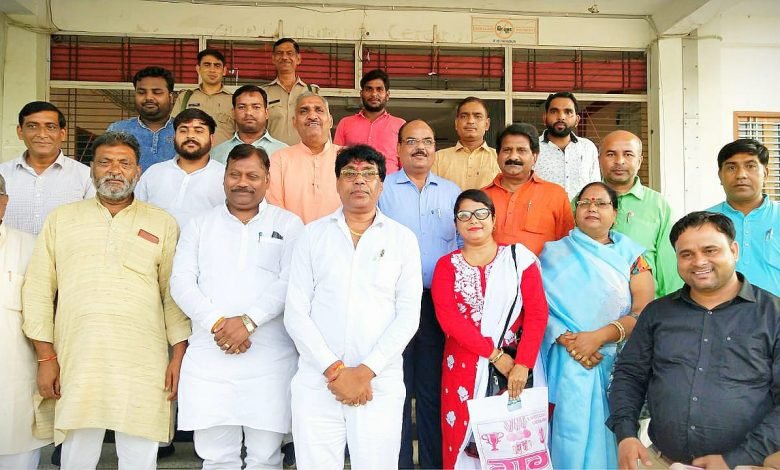 कासगंज: प्रधानमंत्री मोदी के जन सेवा के 20 साल पूरे होने पर हुआ सेमिनार कासगंज: प्रधानमंत्री मोदी के जन सेवा के 20 साल पूरे होने पर हुआ सेमिनार