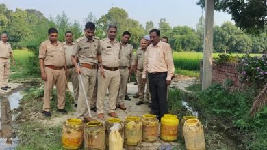 कासगंज: आबकारी टीम ने विशेष प्रवर्तन अभियान तहत कच्ची शराब के ठिकानों पर की छापेमारी