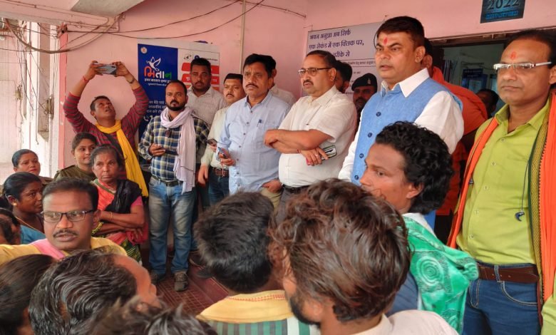 भिलाई: सफाई कर्मियों के हक के लिए निगम पहुंचे दया सिंह, कलेक्टर से बात की, तब पहुंचे उपायुक्त और स्वास्थ्य अधिकारी भिलाई: सफाई कर्मियों के हक के लिए निगम पहुंचे दया सिंह, कलेक्टर से बात की, तब पहुंचे उपायुक्त और स्वास्थ्य अधिकारी