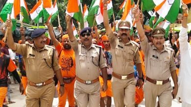 बदायूं: गंगा घाट पर कावडिय़ों का उमड़ा जनसैलाब,गंगा में चार डूबे गोताखोरों ने बचाया