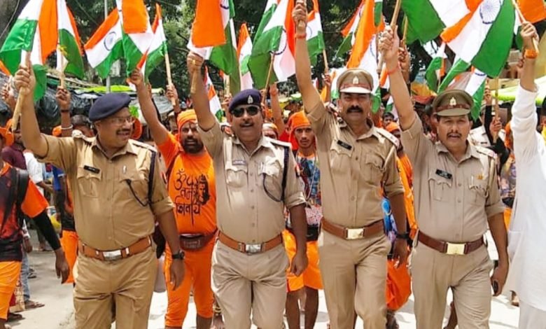 बदायूं: गंगा घाट पर कावडिय़ों का उमड़ा जनसैलाब,गंगा में चार डूबे गोताखोरों ने बचाया बदायूं: गंगा घाट पर कावडिय़ों का उमड़ा जनसैलाब,गंगा में चार डूबे गोताखोरों ने बचाया
