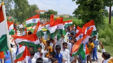 कासगंज: अमांपुर में आरएसएस ने 150 मीटर के तिरंगे संग निकालली धूमधाम से तिरंगा यात्रा रैली