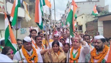 भिलाई: आजादी की गौरव तिरंगा यात्रा का जगह जगह फूलों की बौछार कर भव्य स्वागत हुआ