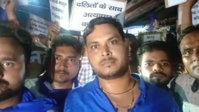 कासगंज: दलित छात्र की हत्या को लेकर आक्रोश निकाला कैंडल मार्च